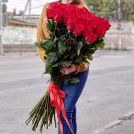 Букет цветов «25 красных роз 120см»